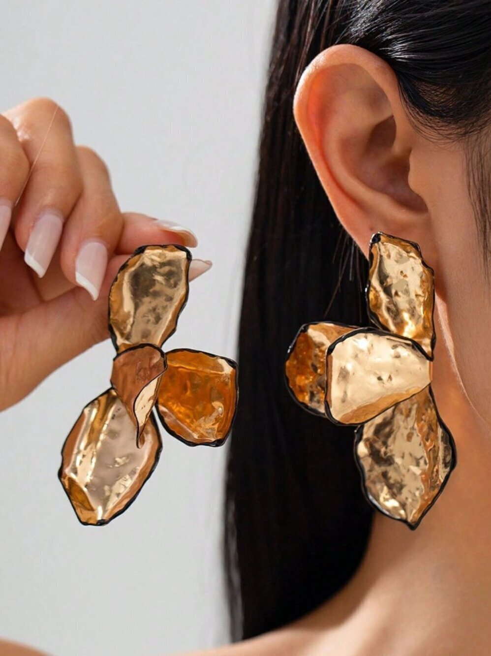 Black Elegant Women's Metal Pleated Petal Design Earrings